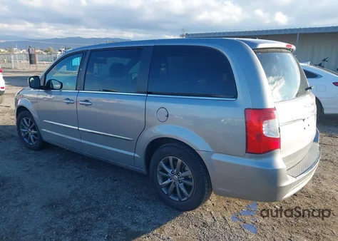 2015 Chrysler Town & Country S z USA, uszkodzony, nr VIN 2C4RC1HG7FR638959